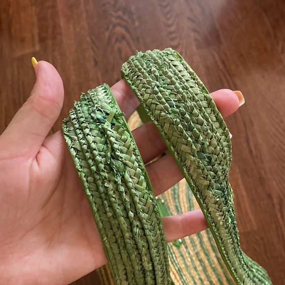 Kate Spade Green Stripe Lawn Party Reign Half Moon Straw Tote - Picture 4 of 10